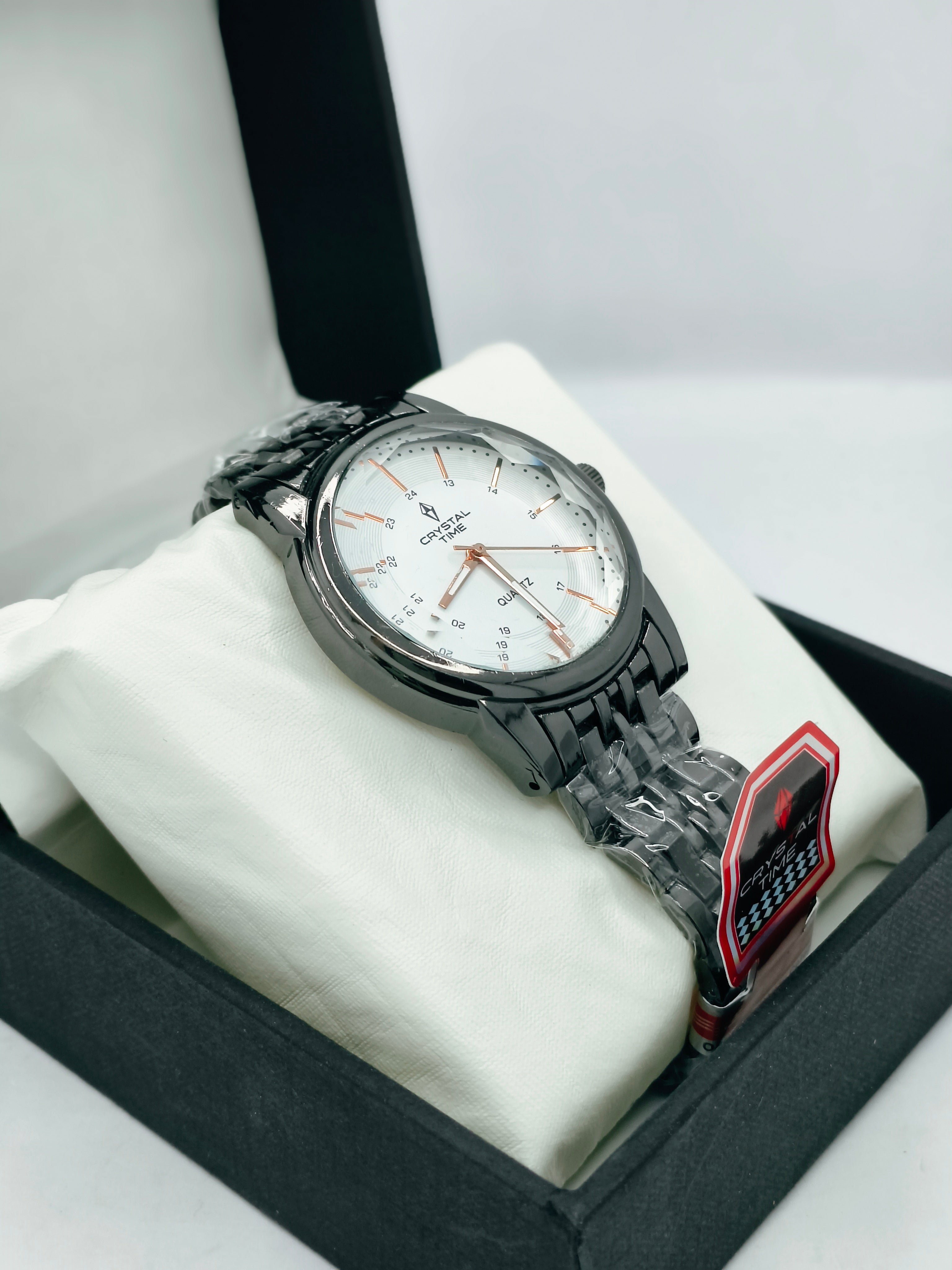 Crystal Time Quartz Men’s Watch – Silver Dial Elegance