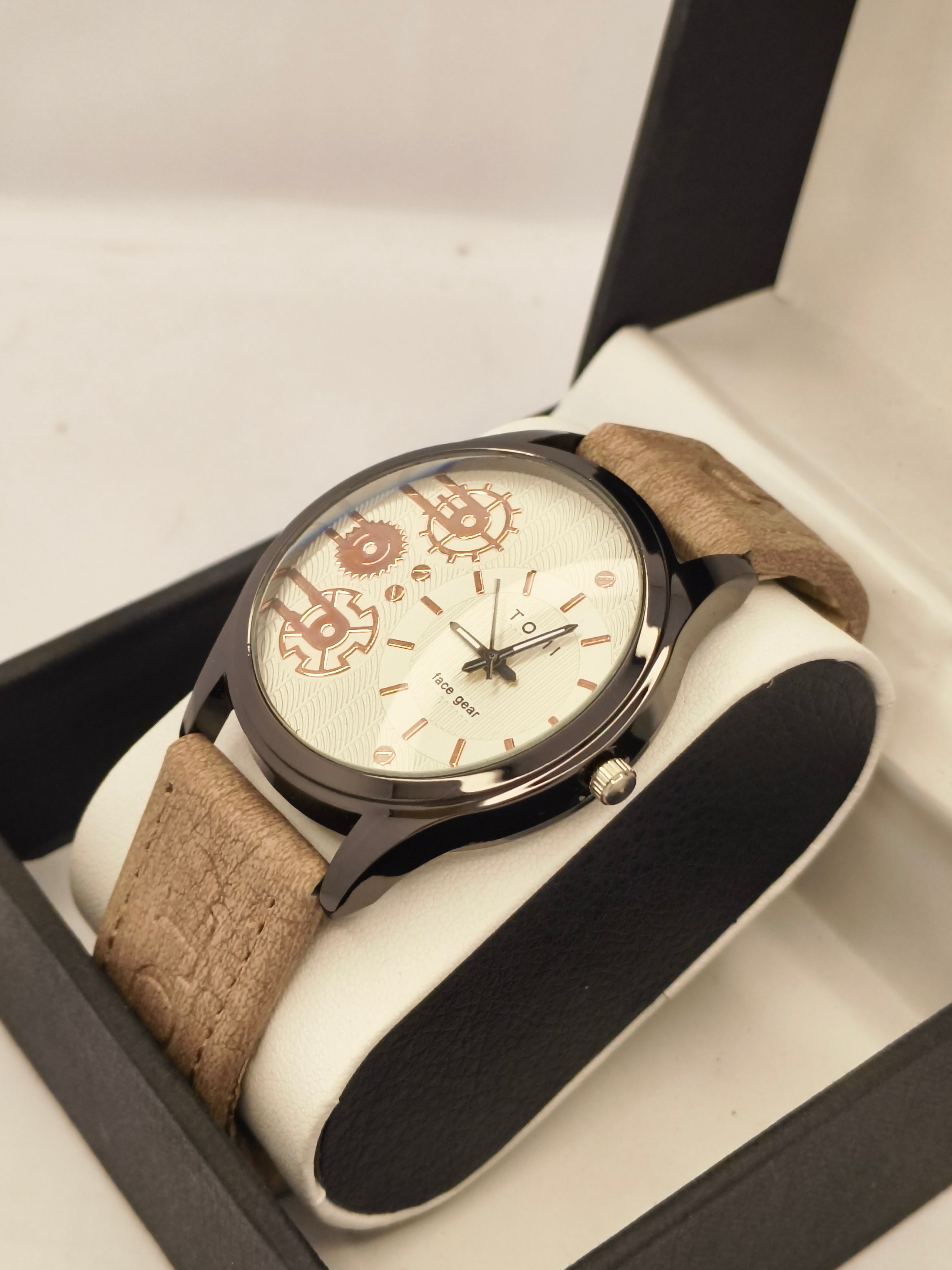 TOMI Face Gear Men’s Analog Watch – Light Brown Leather Strap